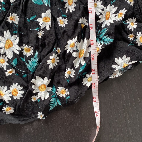 Forever 21 babydoll daisy print T-shirt size L - Picture 9 of 11